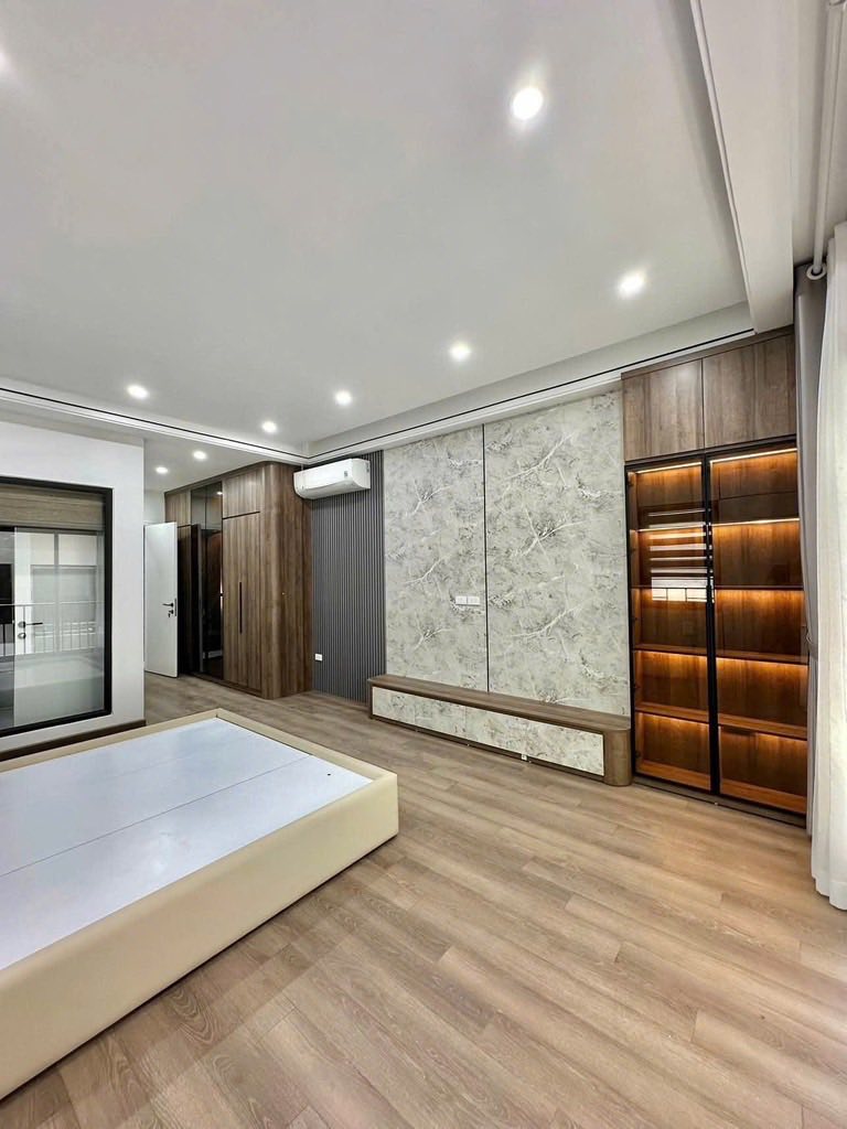 BÁN NHÀ NGỌC THỤY